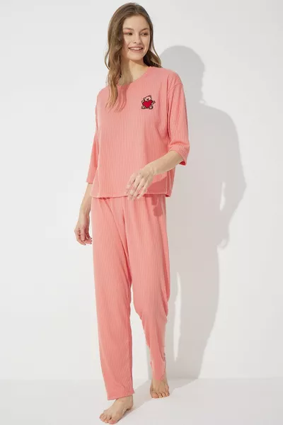 مجموعة بيجاما مطرزة ناعمة الملمس ناعم