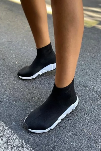 نسائي جوارب أحذية رياضية أسود أبيض عالي النعل حذاء رياضي - خذ 1 حجم أصغر