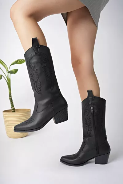 Bottes de cowboy femme en cuir noir brodé nouvelle saison