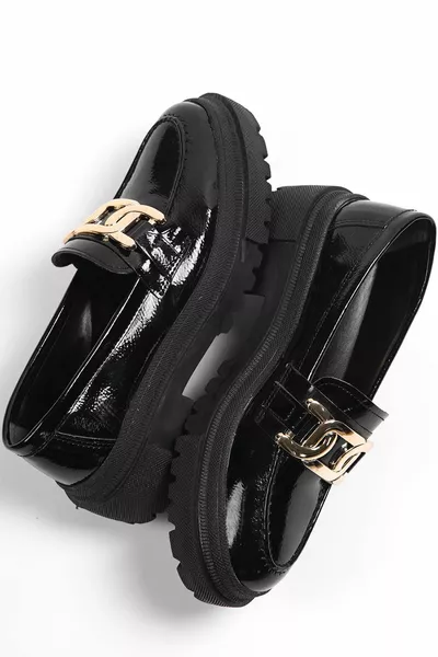 Capone Oval Toe Metal Accessory Trak Sole Crinkle Cuir Verni Noir Mocassins Femme