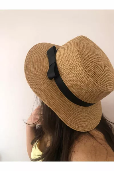 Расклещена сламена шапка