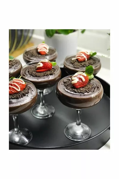 6 шт. чашек из стекла на подставке. Высота — cc см, диаметр — 8,5 см.