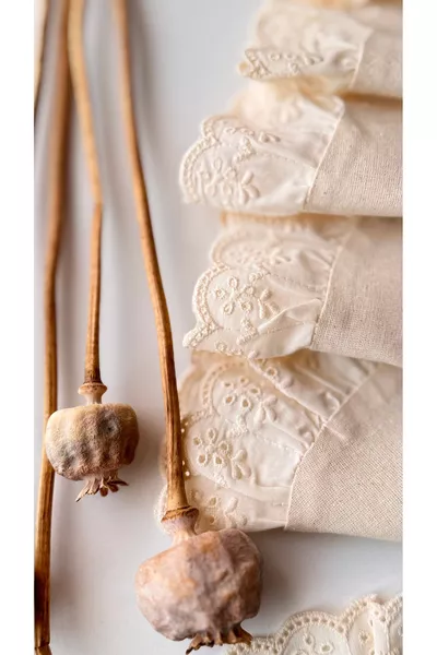 % Cotton Raw Linen Eyelet Ruffled Bohemian American Table Set 6-Piece Placemat Set  cm Beige Color