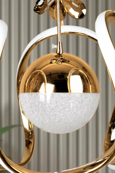 ثريا معلقة موديل Clasy مغطاة بالذهب بثلاثة ألوان، للصالون والمطبخ وغرفة المعيشة وغرفة النوم، حديثة مع إضاءة LED