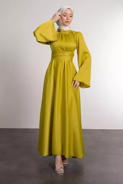 Robe de soirée hijab en satin cache-cœur à manches espagnoles