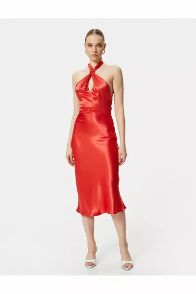Robe en satin cravate fenêtre détaillée longueur midi