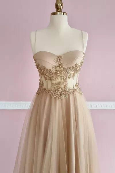 لون اللحم شفاف كريستال مطرز الدانتيل مفصلة بريق مساء اللباس وفستان الزفاف