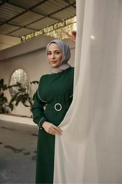 Преносима бродирана каменна рокля с колани