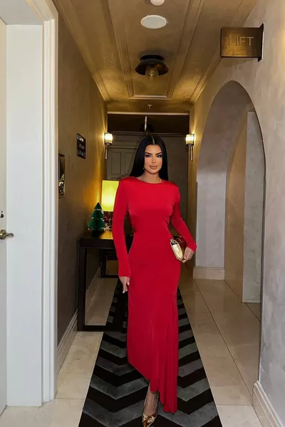 Червена задна детайлна дълга рокля 