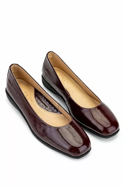 المرأة جلد طبيعي بورجوندي الباليه الشقق