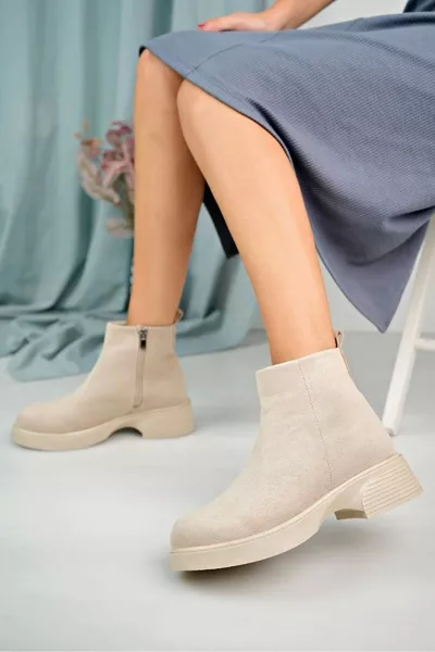 Jayt бежевые замшевые сапоги на каблуке