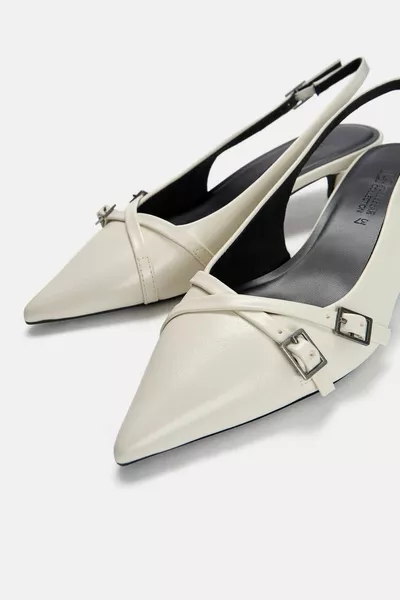 كعب قصير مدبب مع أبازيم