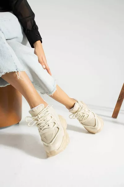 Дамски маратонки с бежови подплатени токчета