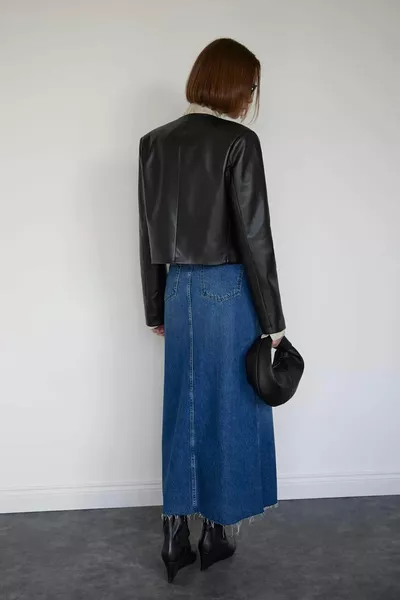 ميلو مخيط تنورة جينز طويلة