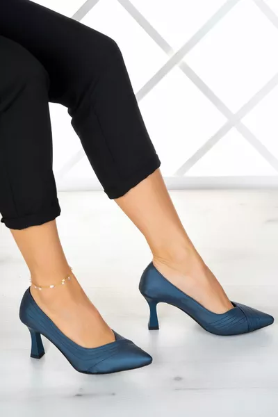 Amelia Abendabsätze aus marineblauem Satin 7 cm.