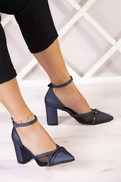 Molly Talons épais en maille de pierre satinée bleu marine 7 cm.