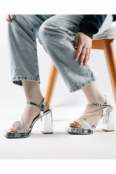 HOHE  CM PLATTFORM MIT SILBERNEM SPIEGELSTEIN