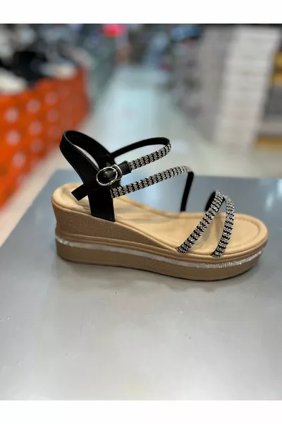 Фета на мягком каблуке Стильные женские босоножки с камнями