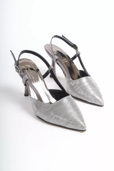 كعب فضي فضي 