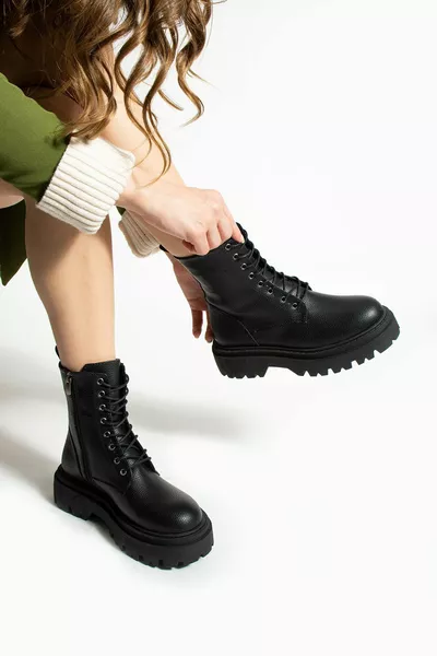 أحذية نسائية بأربطة بسحاب بنعل سميك