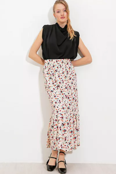 تنورة نسائية كريمية بنقش الأزهار طويلة محبوكة 