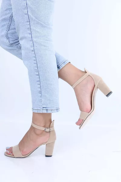 Вечерние туфли на высоком каблуке из замши с одним ремешком