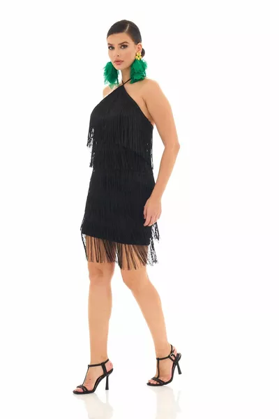 ربطة عنق سوداء بشرابة حناء وفستان بعد الحفلة