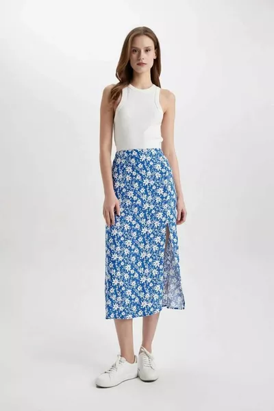 تنورة متوسطة الطول بقصة خصر عادية بقصة زهرية