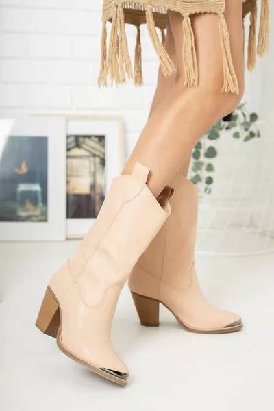 أحذية رعاة البقر الطويلة