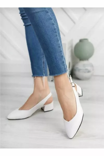 كعب نسائي مدبب للخلف كعب قصير للجلد المفتوح