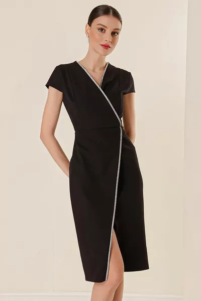 Robe fendue détaillée en pierre à col croisé et manches demi-lune