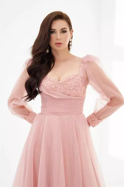 Robe de fiançailles à manches longues brodée en tulle pailleté poudré sur le devant