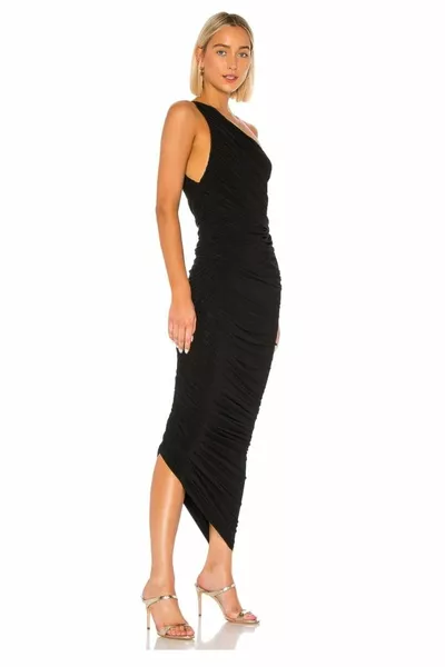 Das schwarze, drapierte Damen-Midikleid mit Rüschen zeigt das Innenfutter nicht