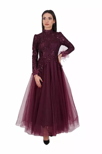 Сливово перо Подробна вечерна рокля от тюл с пайети