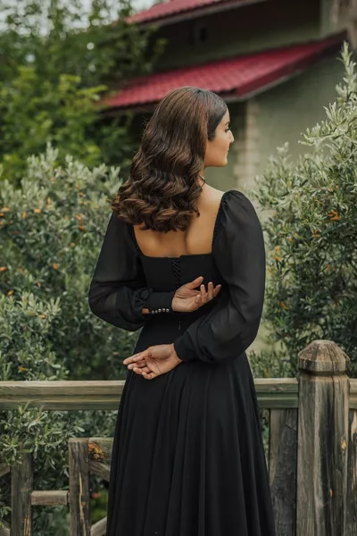 برج الحمل الشيفون ياقة القلب فستان أسود