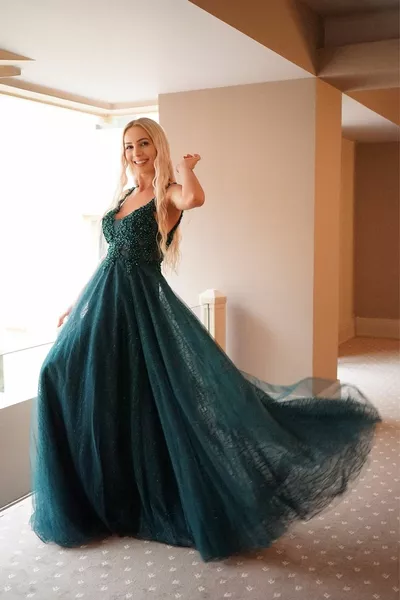 Zümrüt İşlemeli Tül Abiye Nişan Elbisesi