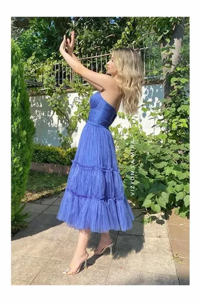 Драпировка на бретелях Пышное вечернее платье длины миди