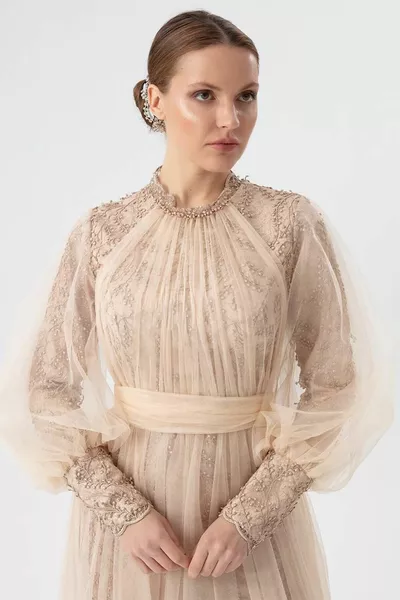 Женские бежевые гипюровые вечерние платья без тюля хиджаб