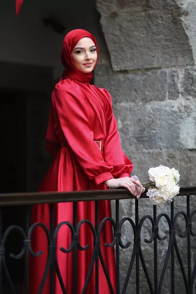 Женское красное атласное вечернее платье Mia Hijab