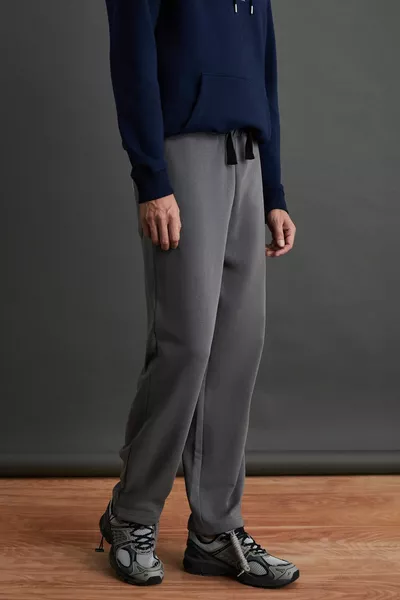 سروال رياضي داخلي رجالي ناعم من الداخل مبطن، مريح، بسحاب مطاطي عند الكاحل، بلون رمادي