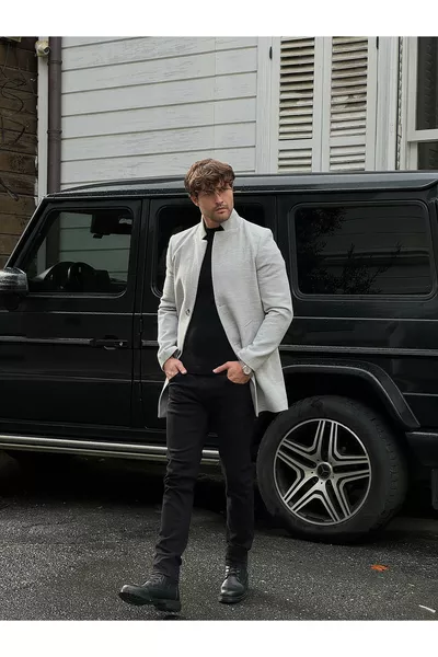 Cappotto da uomo grigio slim fit con collo alto in lana