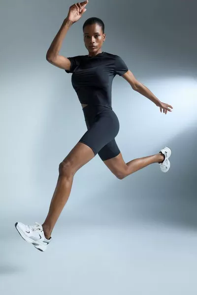 ليق رياضي أسود عالي الخصر من DefactoFit، قصير ومرن، أساسي، بسيط، موديل SP