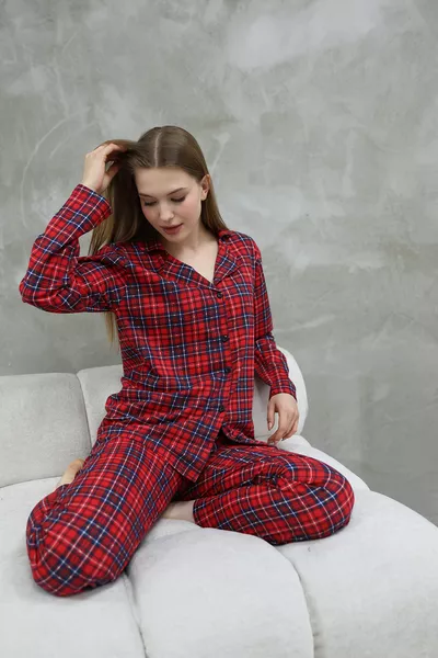 طقم بيجامة بأزرار وياقة من القطن