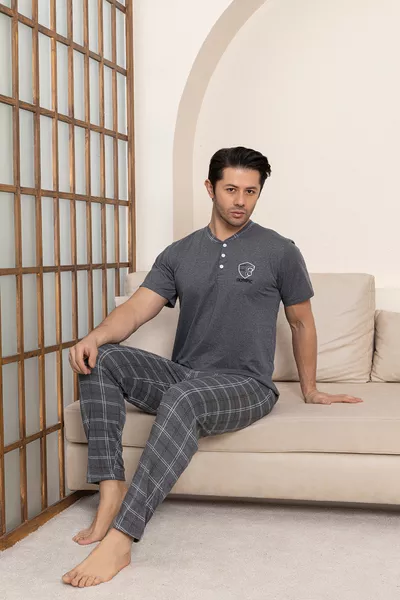 Мъжки пижамен комплект с къси ръкави от сиво-кафява кареена памучна материя