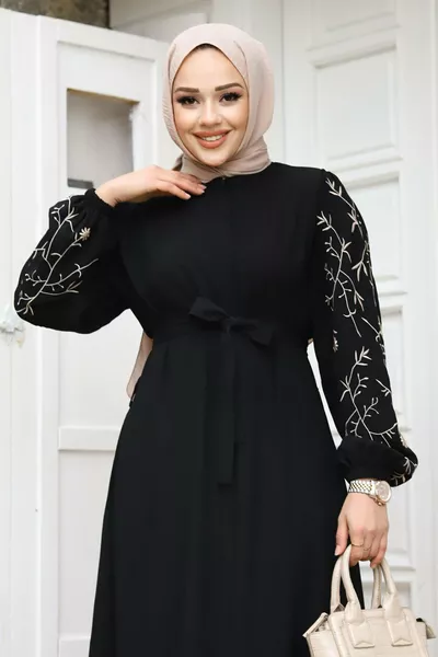 Голяма размерна рокля с ръкави с бродерия  Черен