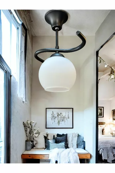 ثريا إضاءة لمداخل الممر مع قاعدة سوداء وزجاج أبيض  بويراز فردي