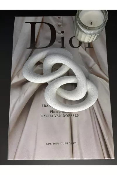 Objet décoratif chaîne blanche moderne – Élément élégant pour table et bibliothèque