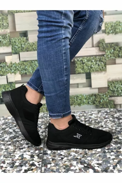 سنيكرز صيفي أسود كبير الحجم للرجال 