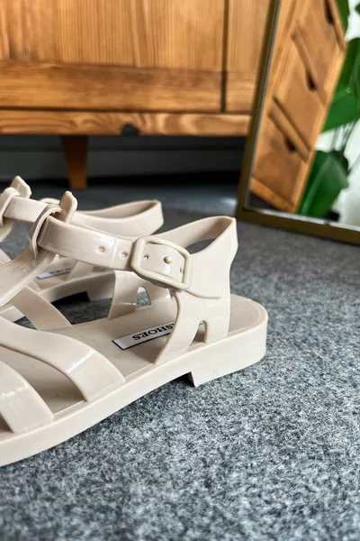 صنادل للأطفال