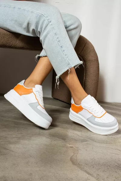 عارضة نسائية حذاء رياضي أربطة عارضة عالية سميكة 5.5 سم نعل أحذية رياضية بيضاء خفيفة الوزن 